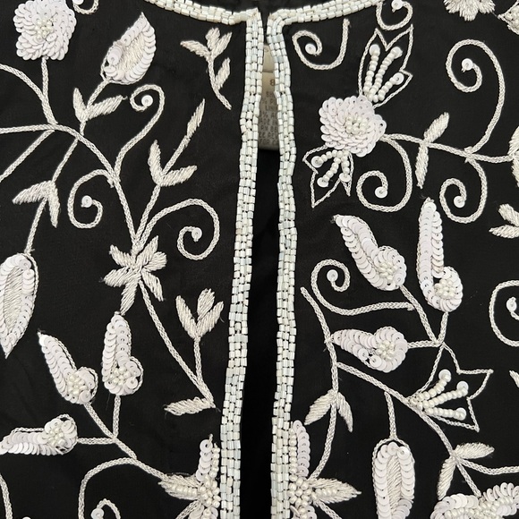Draper’s and Damon’s Vintage Black Jacket Top  White Floral Embroidery Petite 8 - Picture 5 of 7